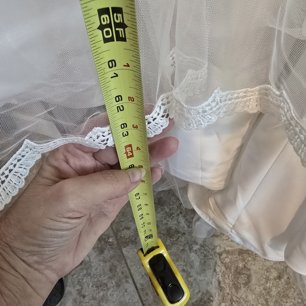 NWOT Elegant White Wedding Gown With Floral Lace Bodice Tulle Overlay Size 2 - Picture 12 of 13